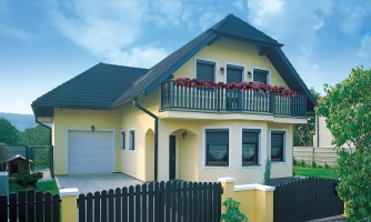 Klassisches Haus mit Keller.
